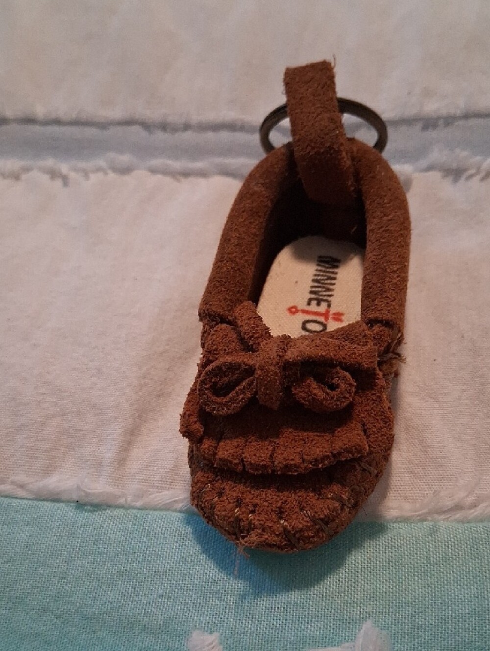 Minnetonka Brown Suede Moccasin Keyring with Or Cute Purse Hang Tag. Dont Bundle - Picture 2 of 6